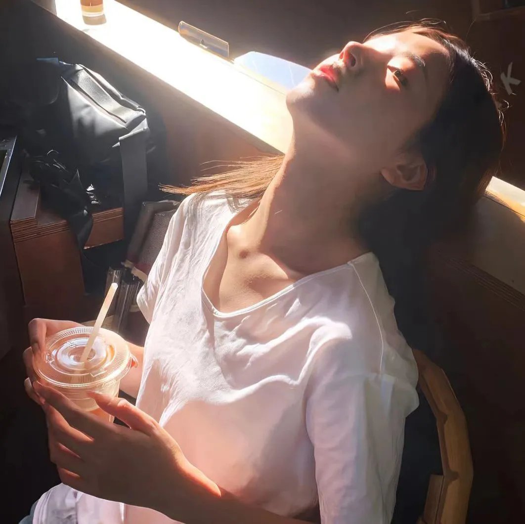 美女来了